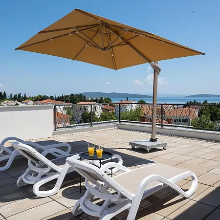 Penthouse East And West Star Apartment