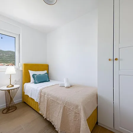 Penthouse East And West Star Apartment