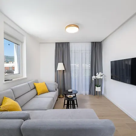 Apartment Penthouse East And West Star