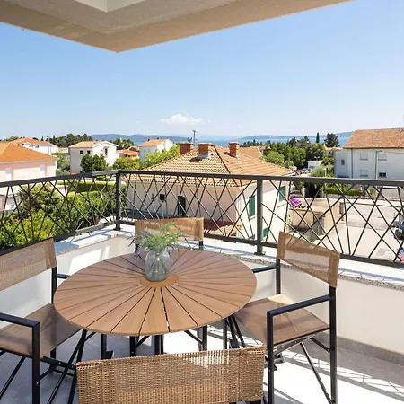 Penthouse East And West Star Apartman
